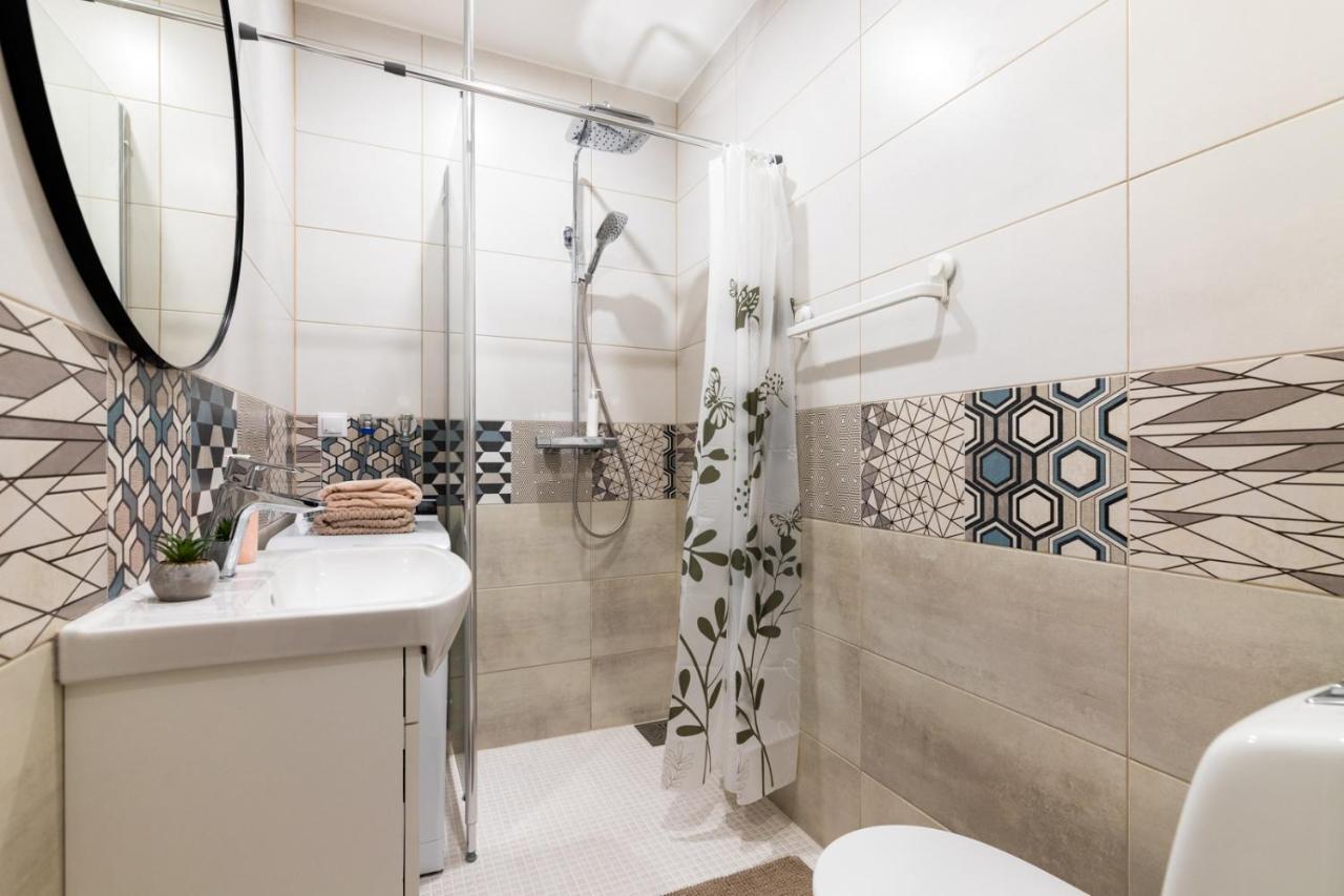 Charming 1Br In Superb Location, Free Parking & Wi-Fi Leilighet Tallinn Eksteriør bilde